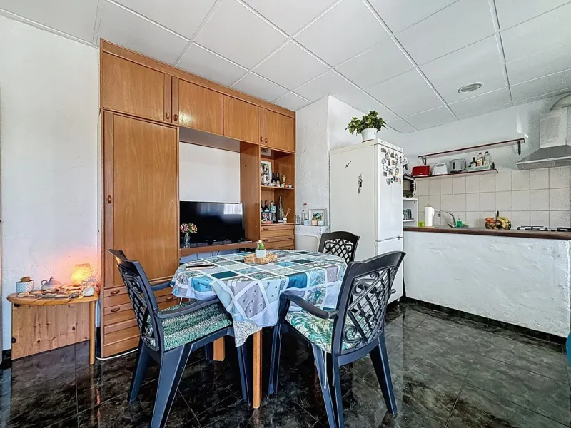Situated in the charming, whitewashed village of Cómpeta, this versatile house offers an ideal setup for private use, rental investment, or multi-generational living. Divided into three independent apartments, it provides great flexibility whether youre l