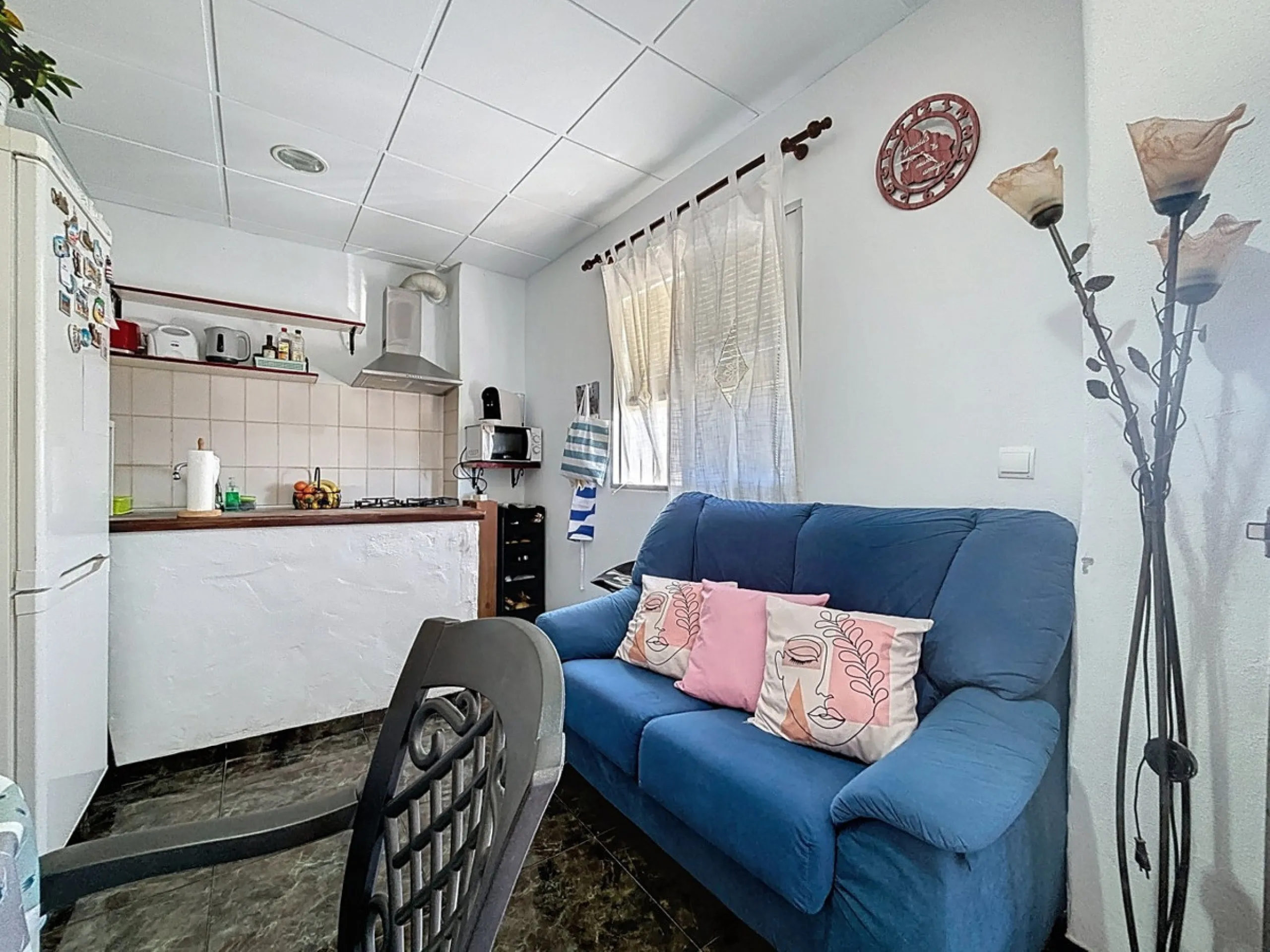 Situated in the charming, whitewashed village of Cómpeta, this versatile house offers an ideal setup for private use, rental investment, or multi-generational living. Divided into three independent apartments, it provides great flexibility whether youre l