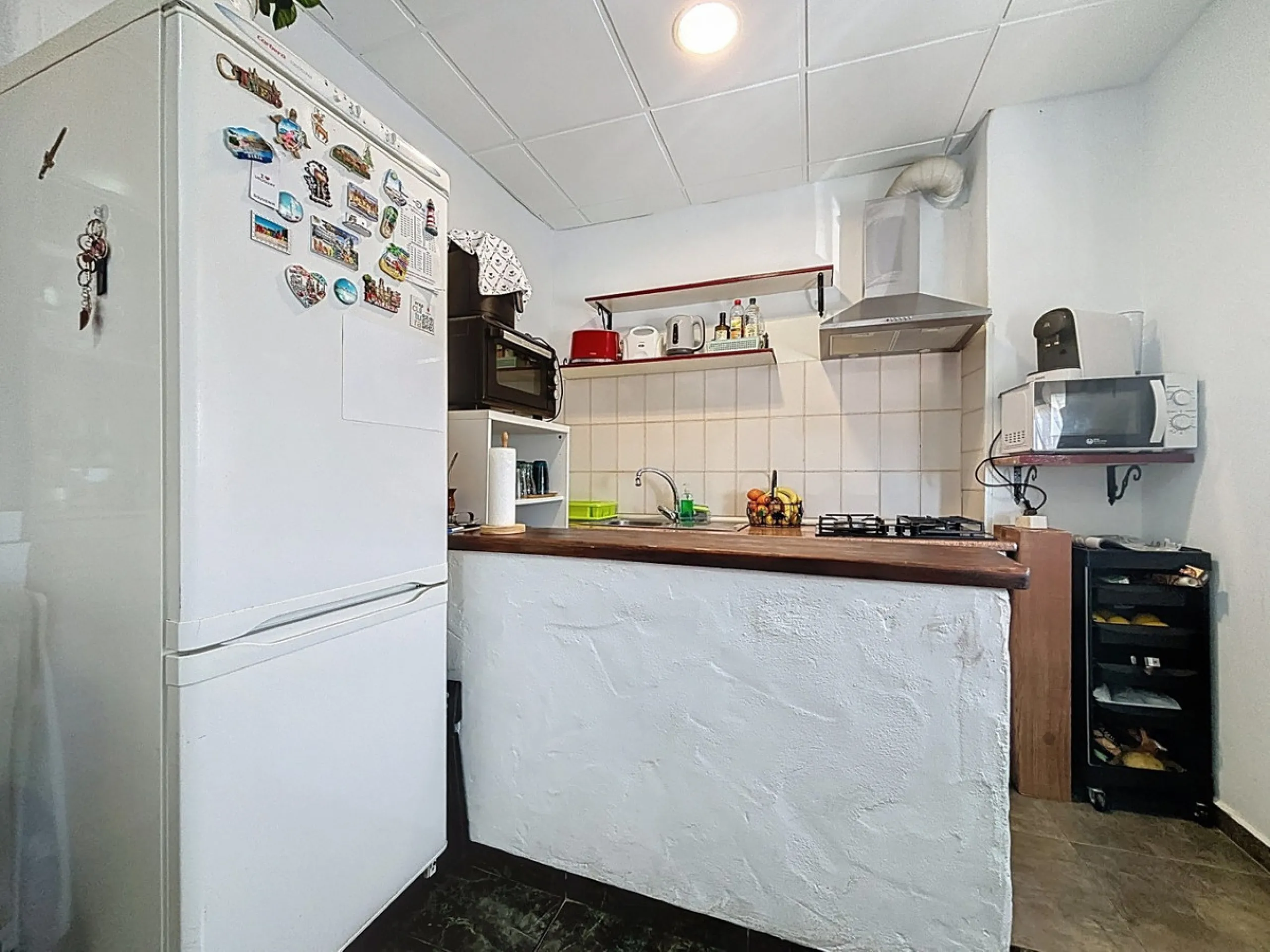 Situated in the charming, whitewashed village of Cómpeta, this versatile house offers an ideal setup for private use, rental investment, or multi-generational living. Divided into three independent apartments, it provides great flexibility whether youre l