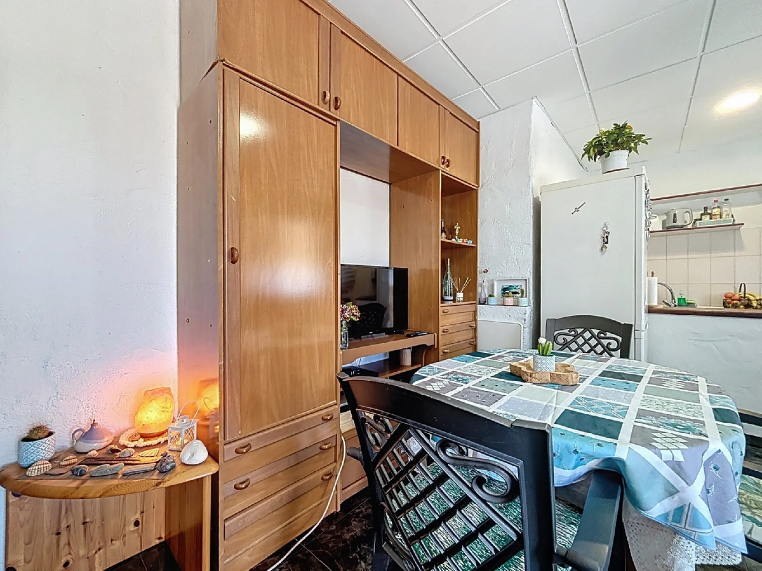 Situated in the charming, whitewashed village of Cómpeta, this versatile house offers an ideal setup for private use, rental investment, or multi-generational living. Divided into three independent apartments, it provides great flexibility whether youre l