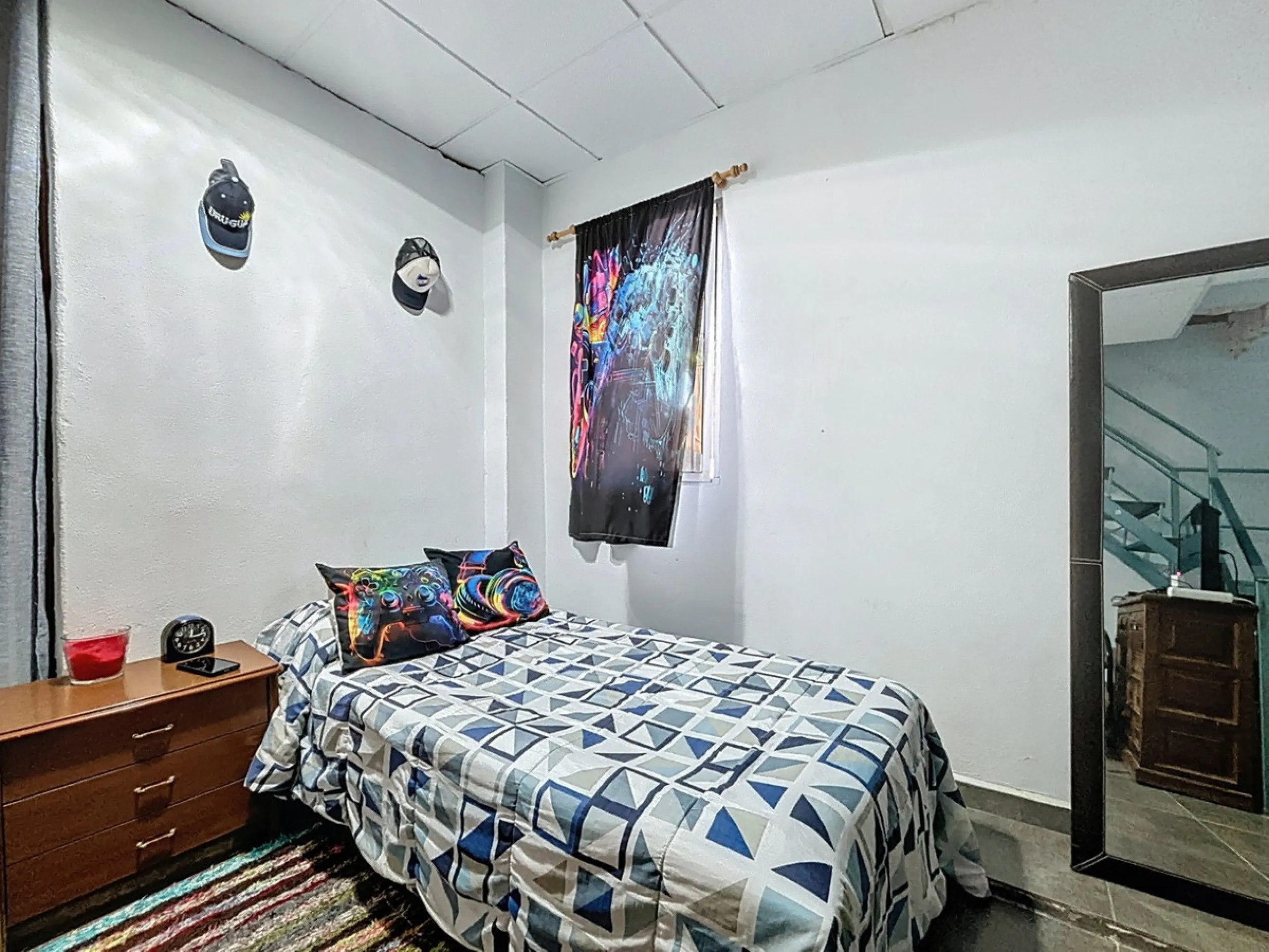 Situated in the charming, whitewashed village of Cómpeta, this versatile house offers an ideal setup for private use, rental investment, or multi-generational living. Divided into three independent apartments, it provides great flexibility whether youre l