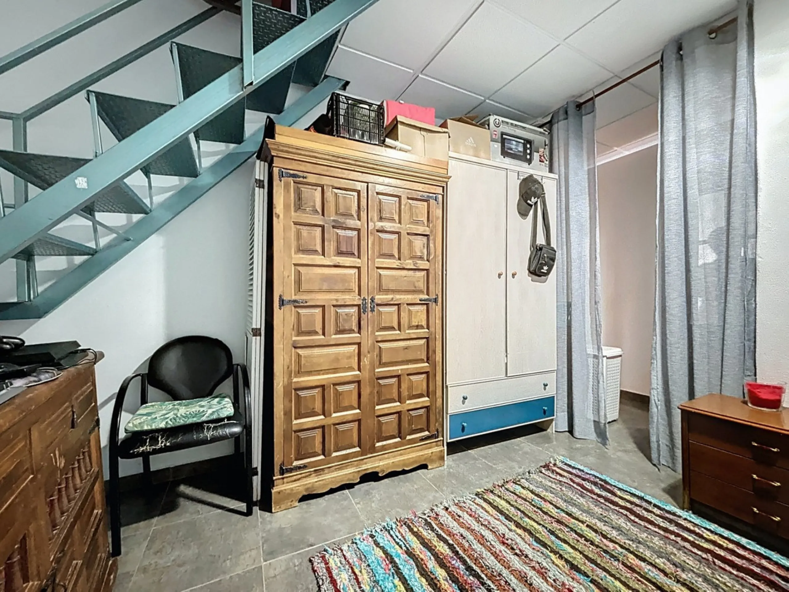 Situated in the charming, whitewashed village of Cómpeta, this versatile house offers an ideal setup for private use, rental investment, or multi-generational living. Divided into three independent apartments, it provides great flexibility whether youre l