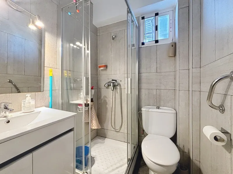 Situated in the charming, whitewashed village of Cómpeta, this versatile house offers an ideal setup for private use, rental investment, or multi-generational living. Divided into three independent apartments, it provides great flexibility whether youre l