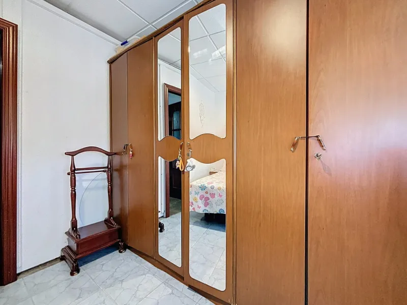 Situated in the charming, whitewashed village of Cómpeta, this versatile house offers an ideal setup for private use, rental investment, or multi-generational living. Divided into three independent apartments, it provides great flexibility whether youre l