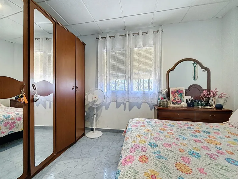Situated in the charming, whitewashed village of Cómpeta, this versatile house offers an ideal setup for private use, rental investment, or multi-generational living. Divided into three independent apartments, it provides great flexibility whether youre l