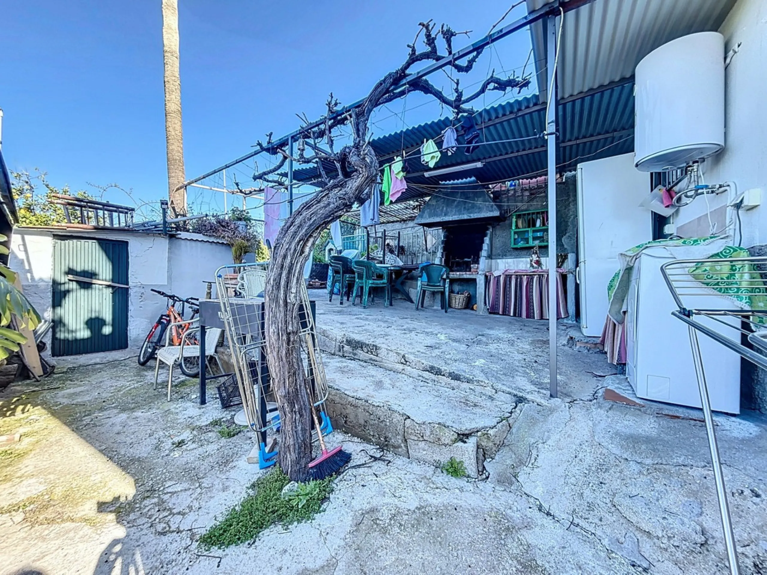 Situated in the charming, whitewashed village of Cómpeta, this versatile house offers an ideal setup for private use, rental investment, or multi-generational living. Divided into three independent apartments, it provides great flexibility whether youre l