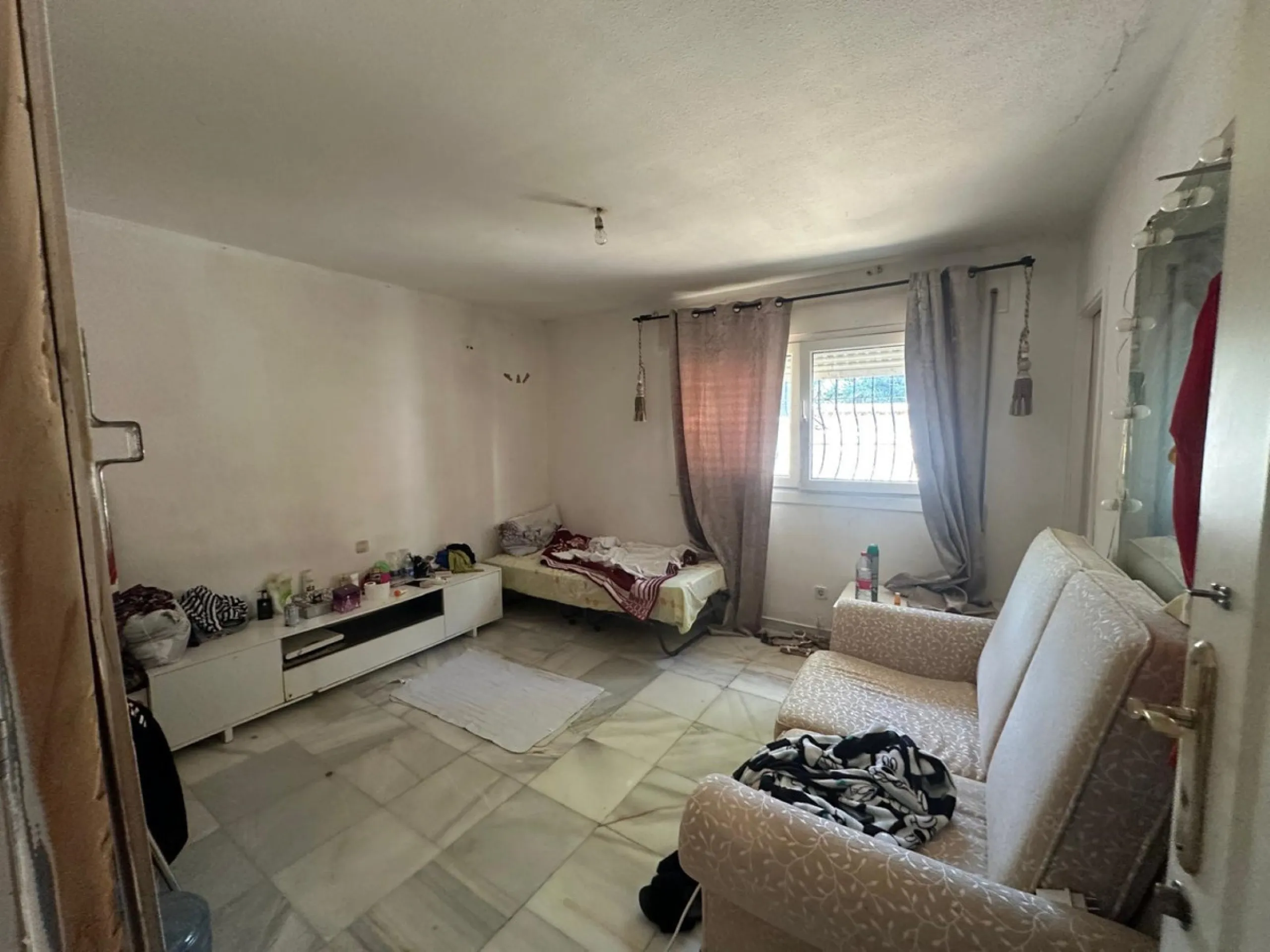 This substantial villa, set within the sought-after enclave of El Colorado in Nueva Andalucia, Marbella, presents an exceptional opportunity for those seeking a renovation project in a prime location. Boasting 7 bedrooms, 5 bathrooms, and a guest toilet, 