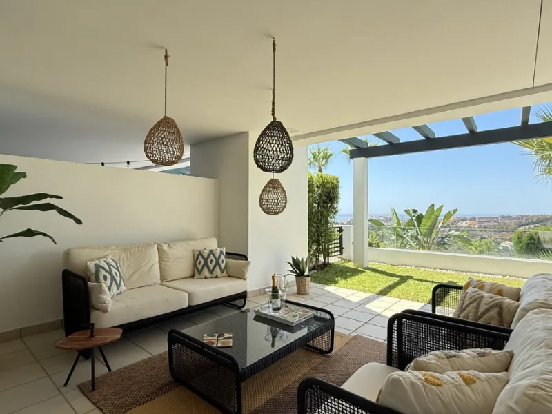 Diese elegante Erdgeschosswohnung liegt in der exklusiven Wohnanlage Terrazas de Cortesin, mitten im weltbekannten Finca Cortesin Golf Resort in Casares. Bekannt für seinen Meisterschaftsgolfplatz (Austragungsort des Solheim Cups 2023)