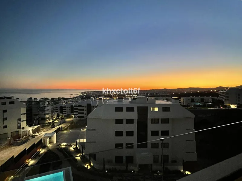 Apartment - Top Floor Apartment в продаже в Fuengirola, Málaga. В доме 2 спален и 2 ванных комнат. Площадь дома 105 м²