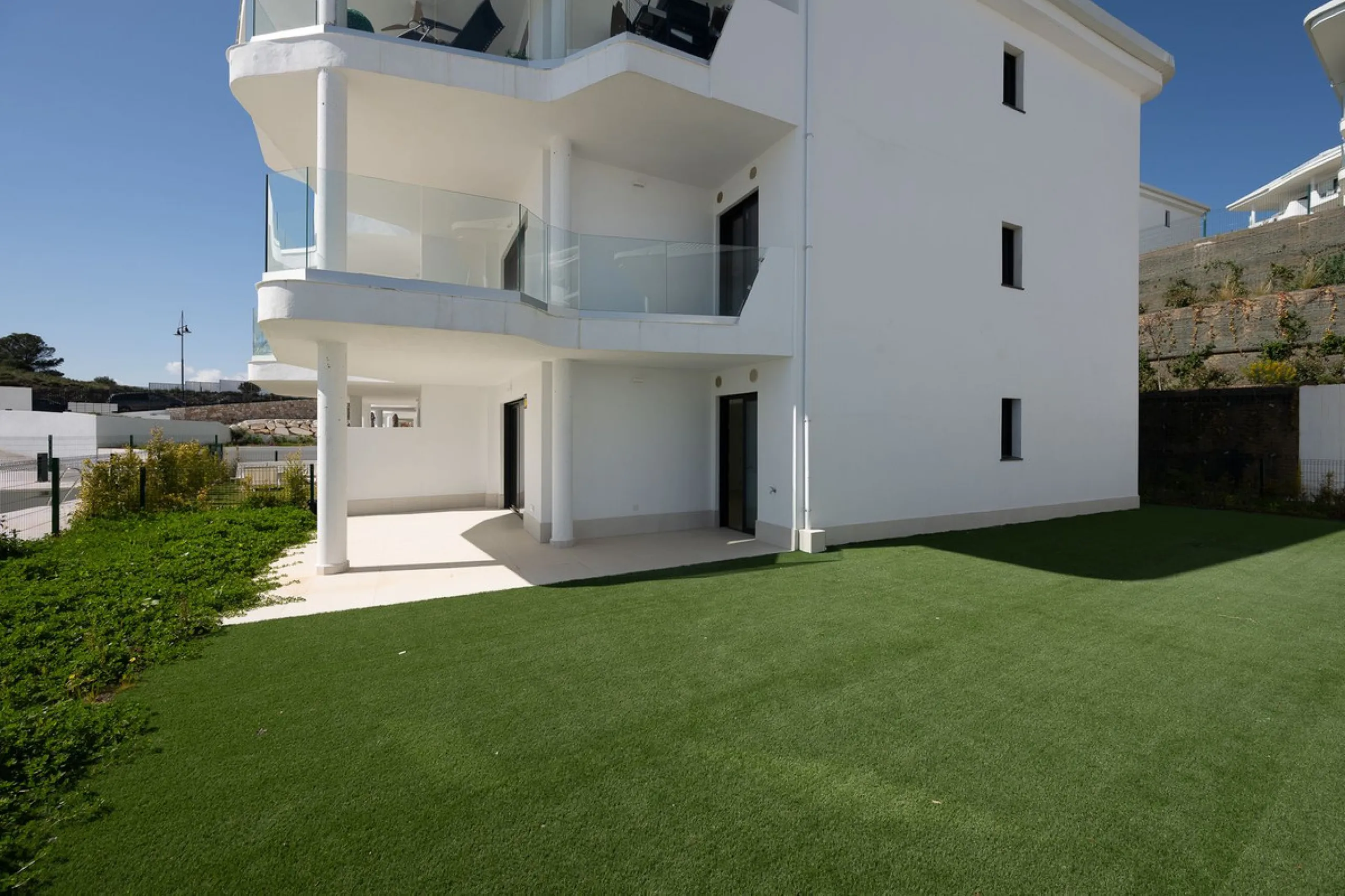 Apartment - Ground Floor Apartment в продаже в Fuengirola, Málaga. В доме 3 спален и 2 ванных комнат. Площадь дома 93 м². Площадь участка 200 м²