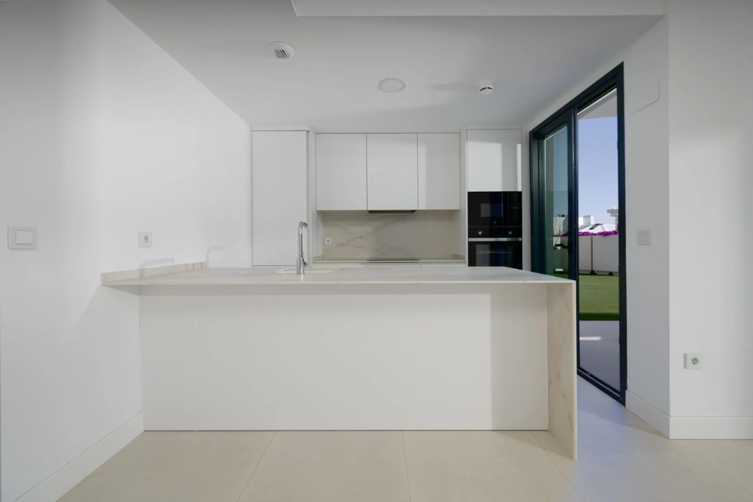 Apartment - Ground Floor Apartment в продаже в Fuengirola, Málaga. В доме 3 спален и 2 ванных комнат. Площадь дома 93 м². Площадь участка 200 м²