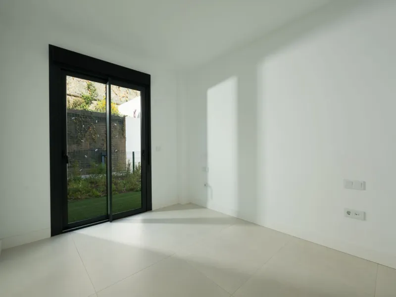 Apartment - Ground Floor Apartment в продаже в Fuengirola, Málaga. В доме 3 спален и 2 ванных комнат. Площадь дома 93 м². Площадь участка 200 м²