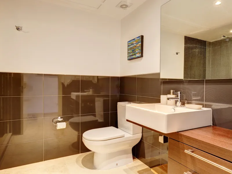 Diese elegante Erdgeschosswohnung liegt in der exklusiven Wohnanlage Terrazas de Cortesin, mitten im weltbekannten Finca Cortesin Golf Resort in Casares. Bekannt für seinen Meisterschaftsgolfplatz (Austragungsort des Solheim Cups 2023)