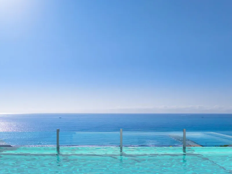 Exclusive New-Build Apartments and Penthouses with Sea Views in Fuengirola& & Luxury Living Redefined on the Costa del Sol& This exceptional new residential development in Carvajal, Fuengirola, features 35 exclusive homes that combine modern arch