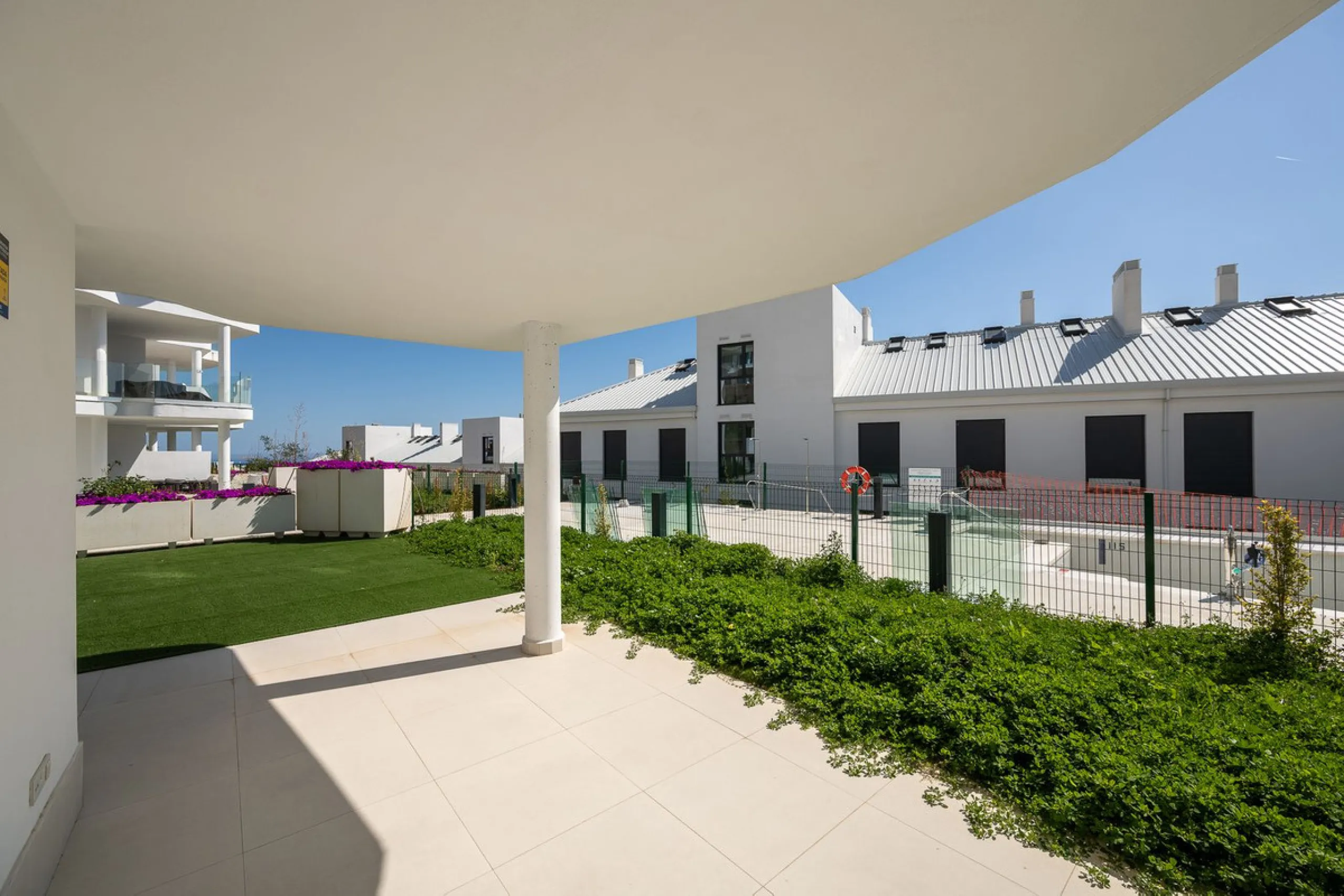 Apartment - Ground Floor Apartment в продаже в Fuengirola, Málaga. В доме 3 спален и 2 ванных комнат. Площадь дома 93 м². Площадь участка 200 м²