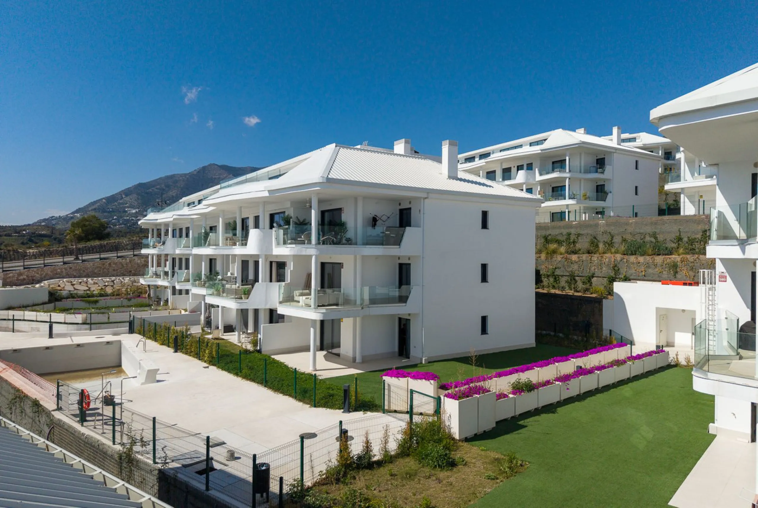 Apartment - Ground Floor Apartment в продаже в Fuengirola, Málaga. В доме 3 спален и 2 ванных комнат. Площадь дома 93 м². Площадь участка 200 м²