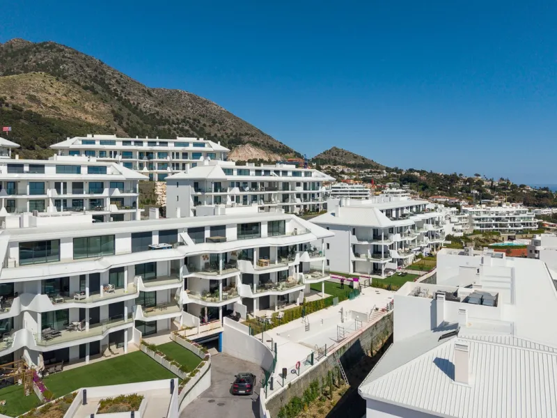 Apartment - Ground Floor Apartment в продаже в Fuengirola, Málaga. В доме 3 спален и 2 ванных комнат. Площадь дома 93 м². Площадь участка 200 м²