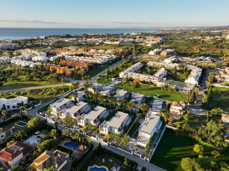 Luxury New Villas in Bel-Air, Marbella: Live the Endless Summer on the Costa del Sol& & Modern Mediterranean Living& Experience the true essence of the Costa del Sol lifestyle with this exclusive collection of 11 luxury new villas in Bel-Air, Mar