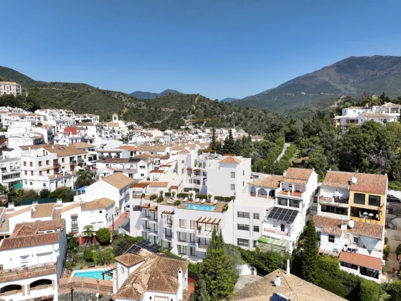 New-Build Apartments and Penthouses for Sale in the Heart of Benahavís, Costa del Sol& & Exclusive Residential in a Privileged Location& Located in the charming Andalusian village of Benahavís, this new residential complex consists of 28 contempo