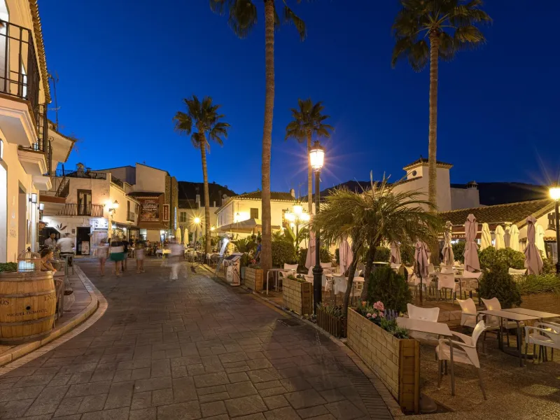 New-Build Apartments and Penthouses for Sale in the Heart of Benahavís, Costa del Sol& & Exclusive Residential in a Privileged Location& Located in the charming Andalusian village of Benahavís, this new residential complex consists of 28 contempo