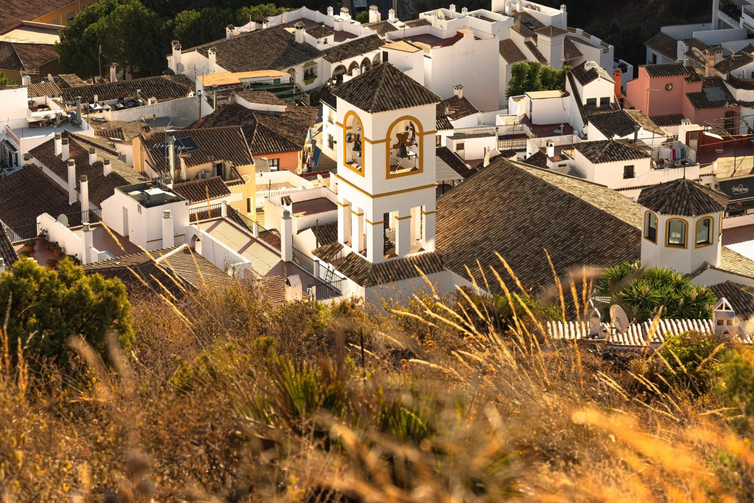 New-Build Apartments and Penthouses for Sale in the Heart of Benahavís, Costa del Sol& & Exclusive Residential in a Privileged Location& Located in the charming Andalusian village of Benahavís, this new residential complex consists of 28 contempo