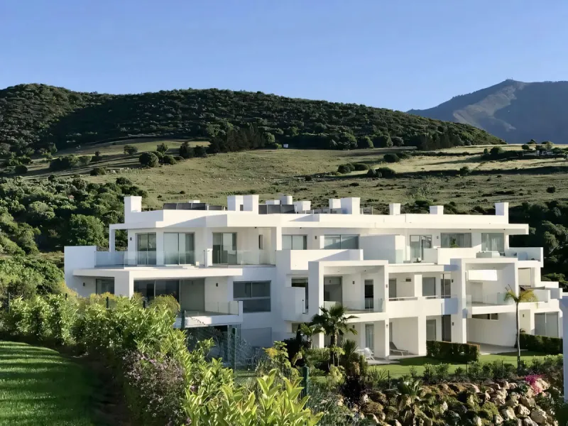 We are pleased to present this bright; modern  and stunning elevated ground floor apartment in the heart of  Casares; Alcazaba lagoon.  The open-concept living area seamlessly connects to a modern dining space, creating a comfortable environment filled wi