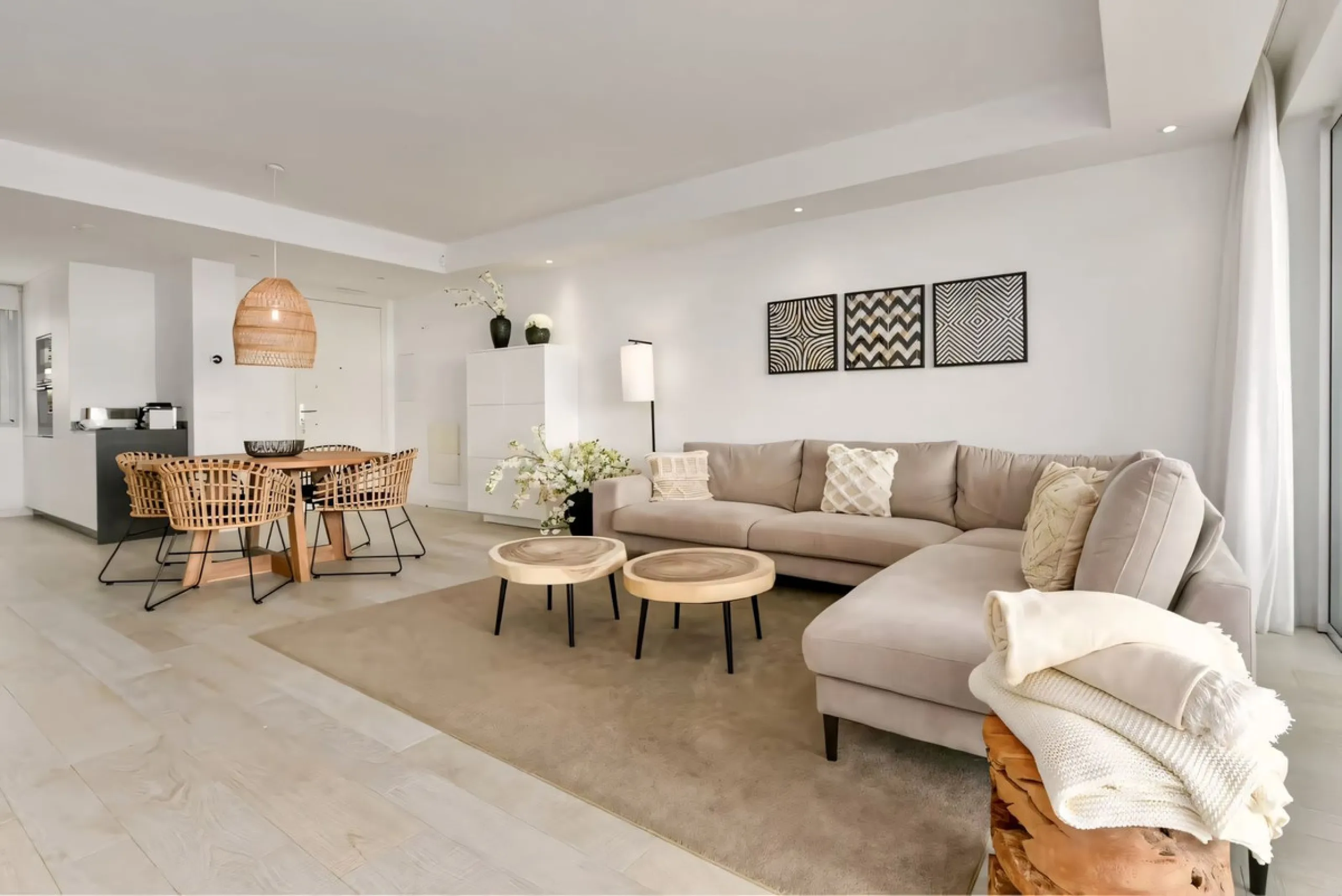 We are pleased to present this bright; modern  and stunning elevated ground floor apartment in the heart of  Casares; Alcazaba lagoon.  The open-concept living area seamlessly connects to a modern dining space, creating a comfortable environment filled wi