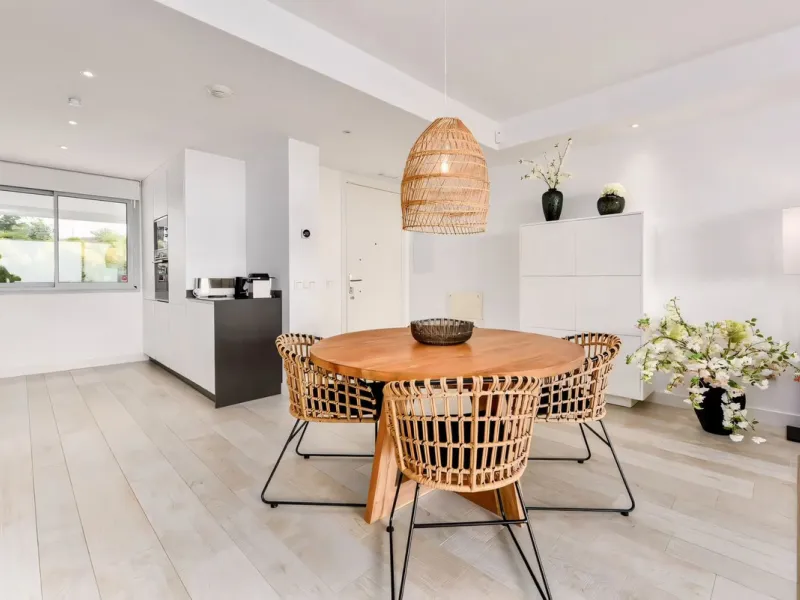 We are pleased to present this bright; modern  and stunning elevated ground floor apartment in the heart of  Casares; Alcazaba lagoon.  The open-concept living area seamlessly connects to a modern dining space, creating a comfortable environment filled wi