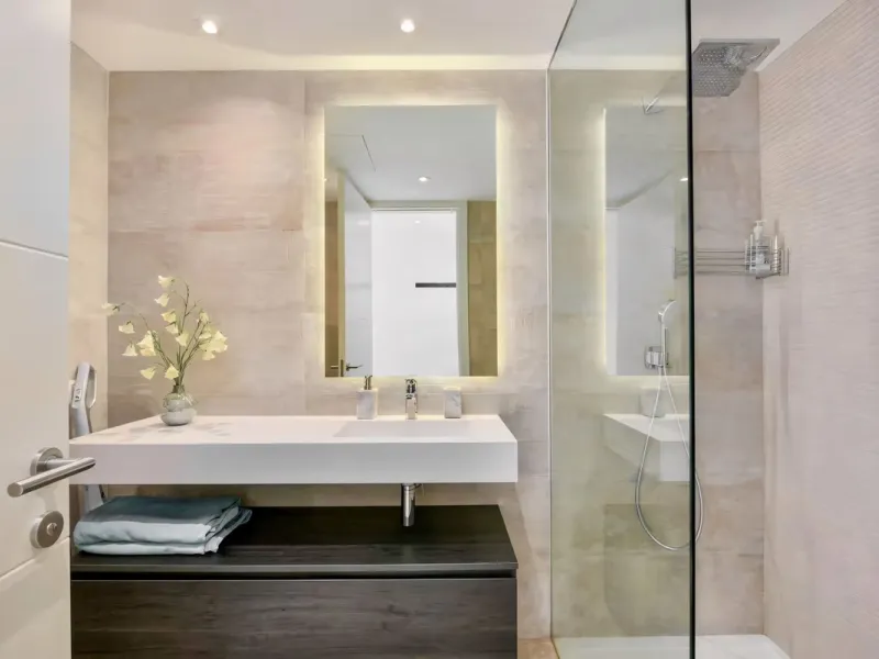 We are pleased to present this bright; modern  and stunning elevated ground floor apartment in the heart of  Casares; Alcazaba lagoon.  The open-concept living area seamlessly connects to a modern dining space, creating a comfortable environment filled wi