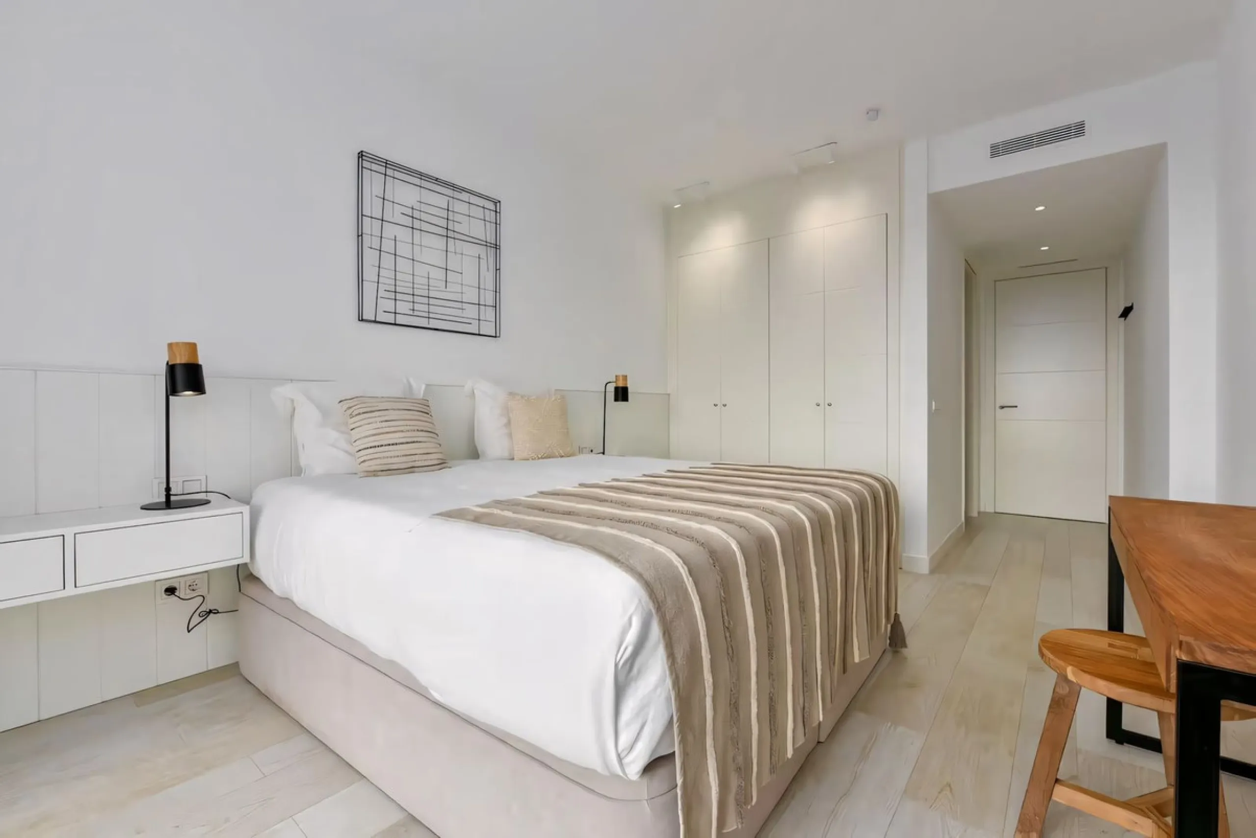 We are pleased to present this bright; modern  and stunning elevated ground floor apartment in the heart of  Casares; Alcazaba lagoon.  The open-concept living area seamlessly connects to a modern dining space, creating a comfortable environment filled wi