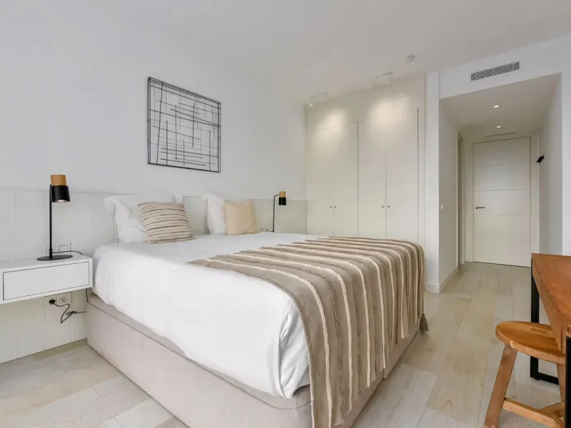 We are pleased to present this bright; modern  and stunning elevated ground floor apartment in the heart of  Casares; Alcazaba lagoon.  The open-concept living area seamlessly connects to a modern dining space, creating a comfortable environment filled wi