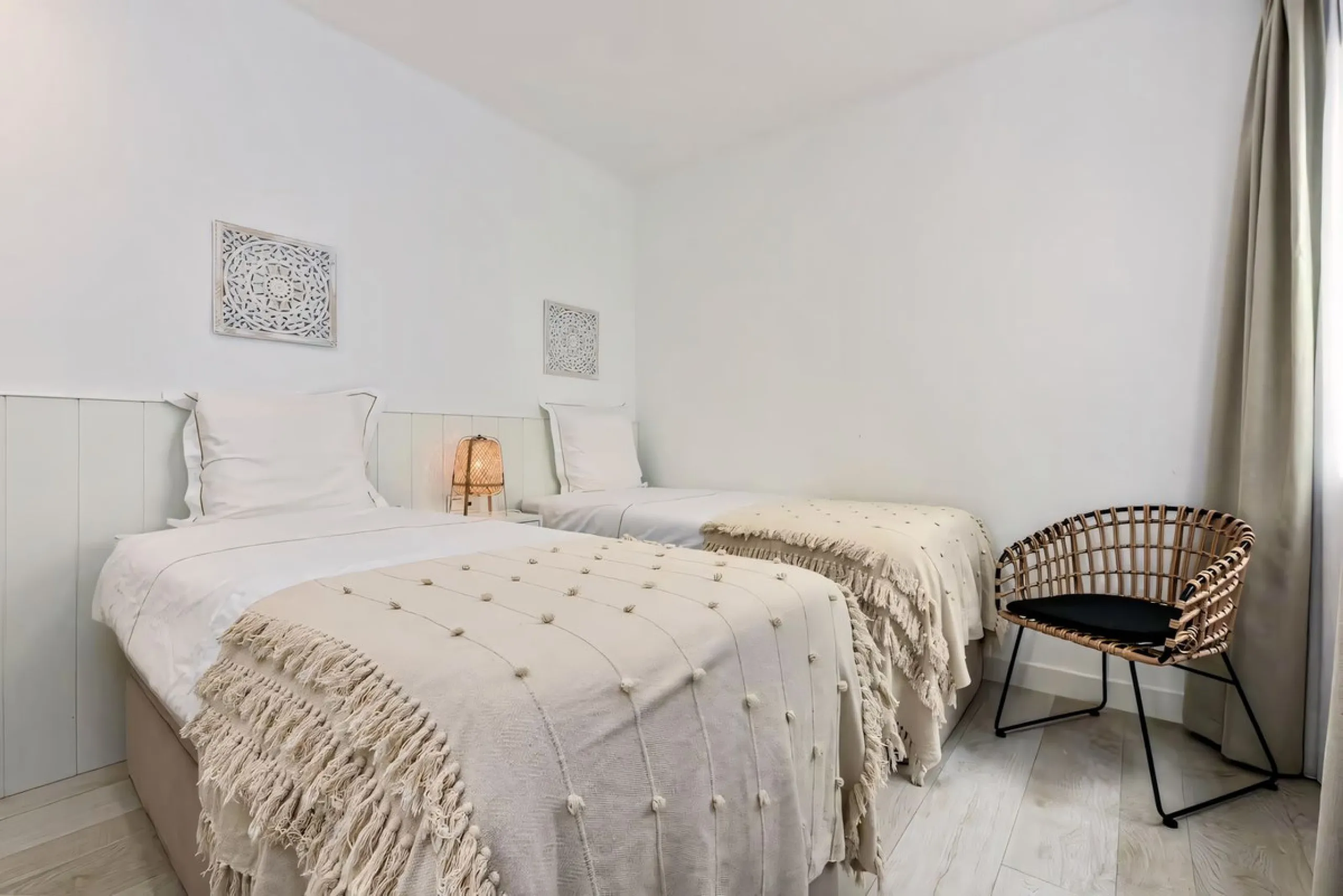 We are pleased to present this bright; modern  and stunning elevated ground floor apartment in the heart of  Casares; Alcazaba lagoon.  The open-concept living area seamlessly connects to a modern dining space, creating a comfortable environment filled wi