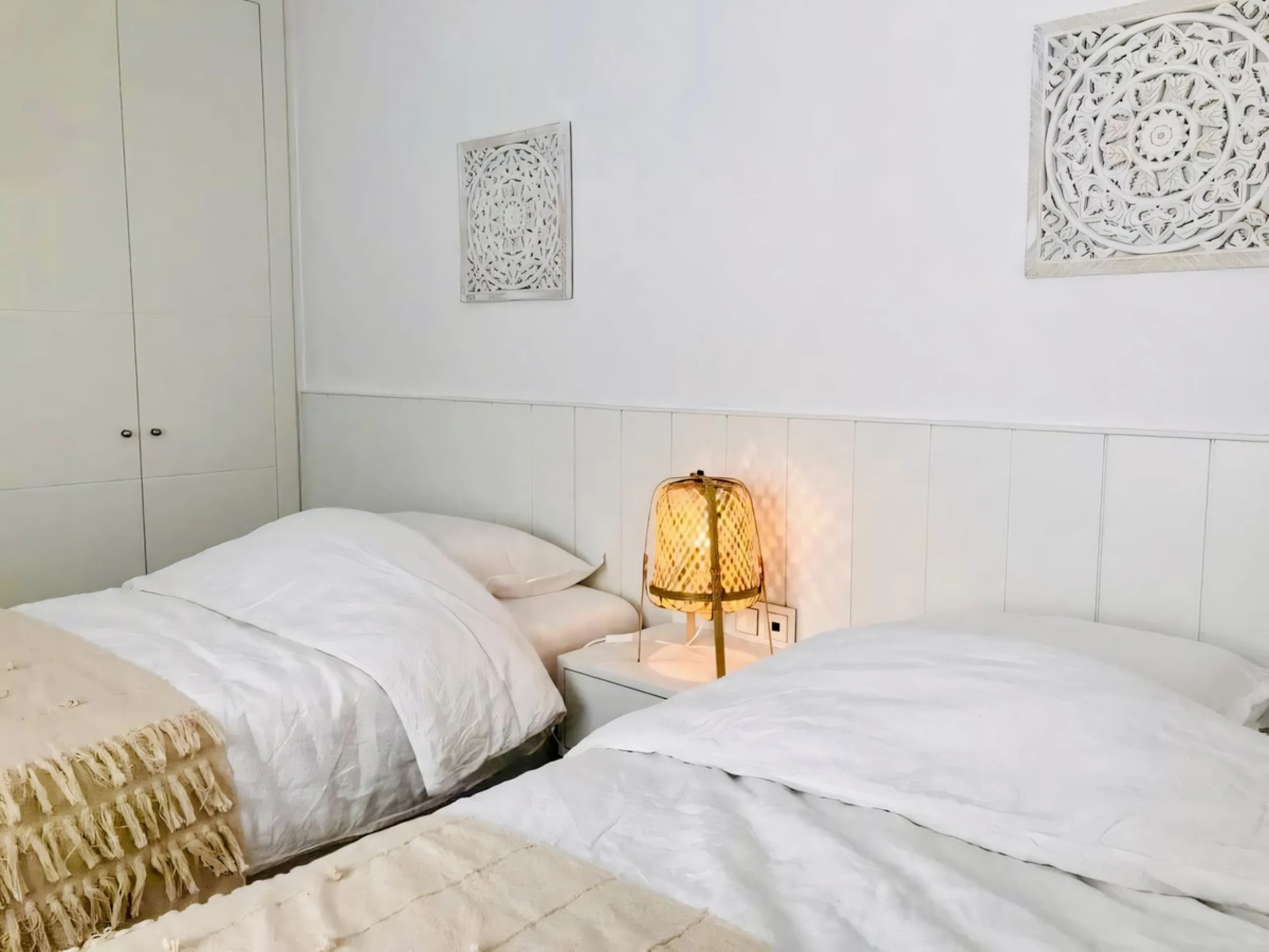 We are pleased to present this bright; modern  and stunning elevated ground floor apartment in the heart of  Casares; Alcazaba lagoon.  The open-concept living area seamlessly connects to a modern dining space, creating a comfortable environment filled wi