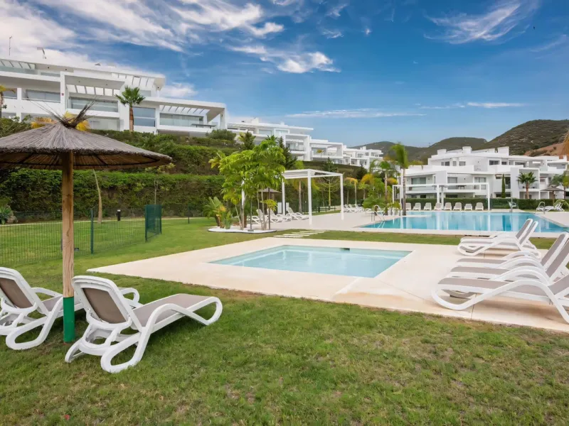 We are pleased to present this bright; modern  and stunning elevated ground floor apartment in the heart of  Casares; Alcazaba lagoon.  The open-concept living area seamlessly connects to a modern dining space, creating a comfortable environment filled wi