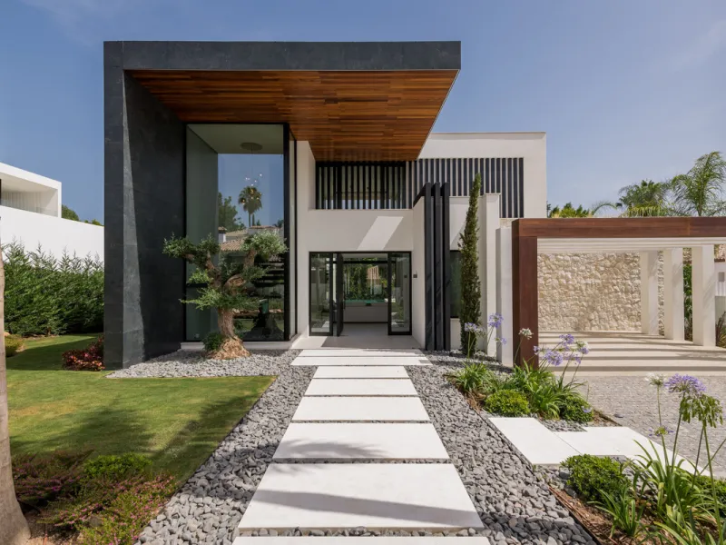 This stunning villa is more than just a home - it's an experience. Designed by the acclaimed architect Carlos Lamas, every inch of this residence has been carefully crafted to offer the perfect balance of style, comfort, and functionality. Set in the pres