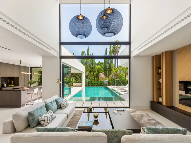 House - Detached Villa в продаже в Marbella, Málaga. В доме 5 спален и 7 ванных комнат. Площадь дома 586 м². Площадь участка 1200 м²
