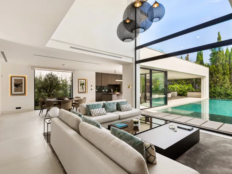House - Detached Villa в продаже в Marbella, Málaga. В доме 5 спален и 7 ванных комнат. Площадь дома 586 м². Площадь участка 1200 м²