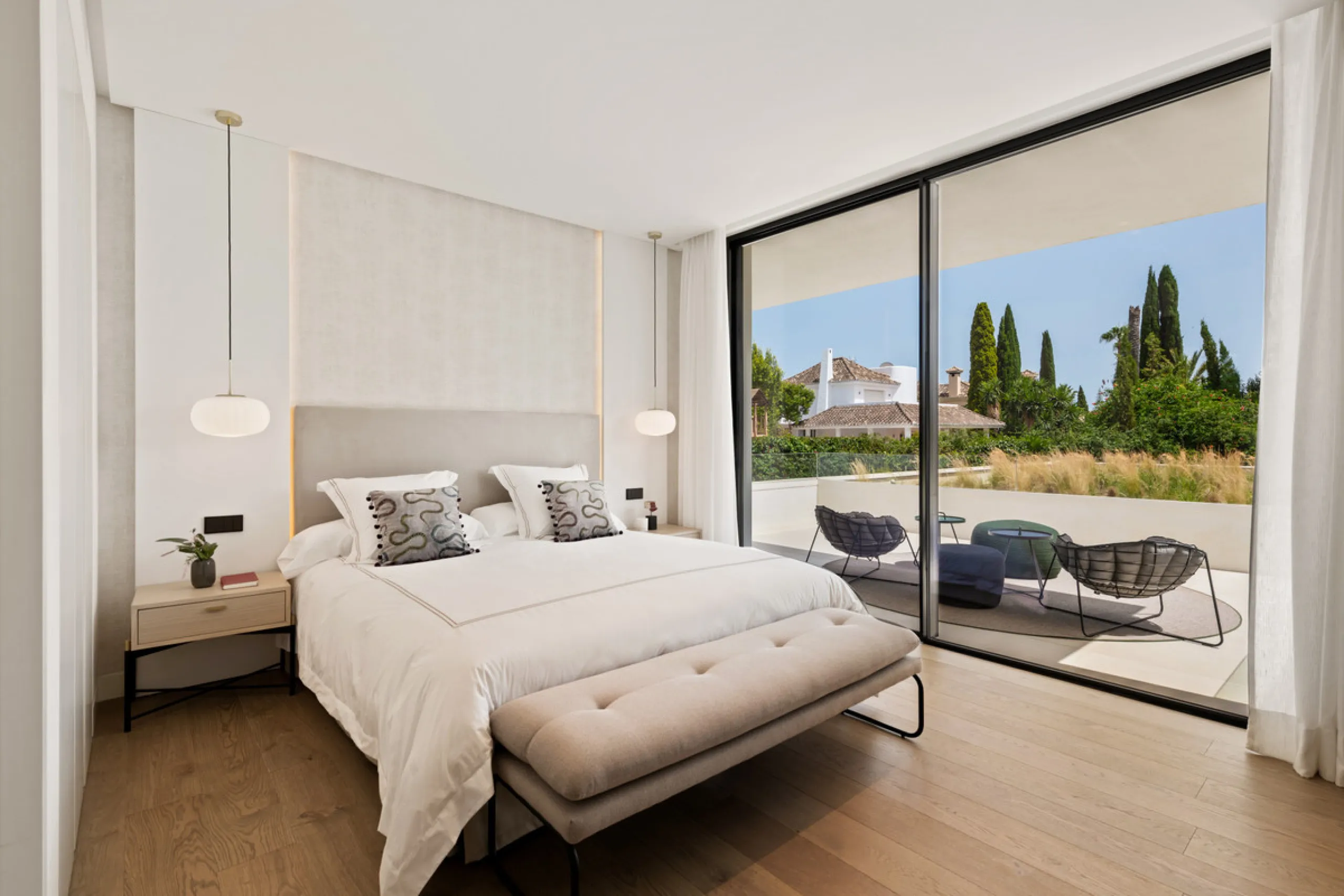 House - Detached Villa в продаже в Marbella, Málaga. В доме 5 спален и 7 ванных комнат. Площадь дома 586 м². Площадь участка 1200 м²