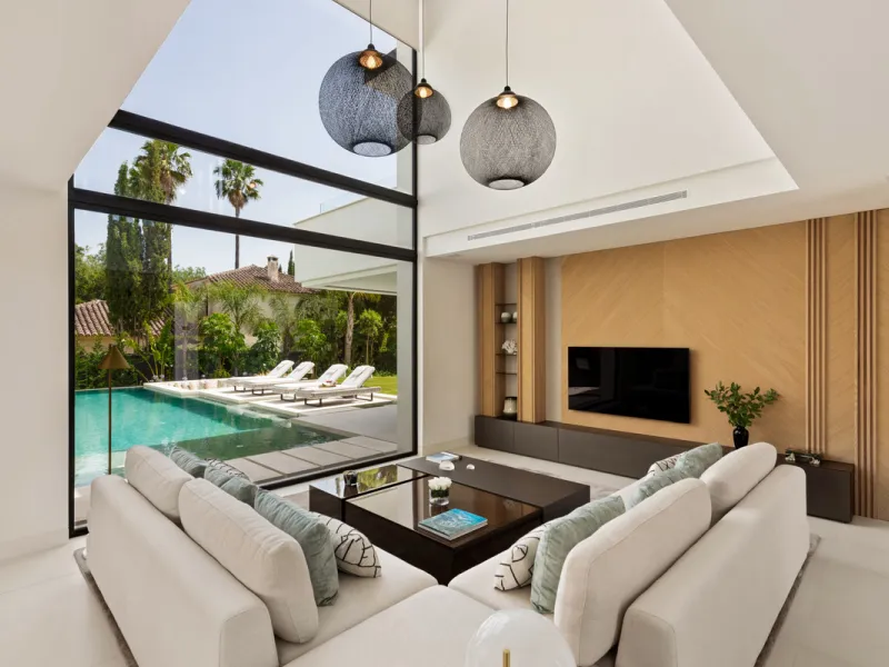House - Detached Villa в продаже в Marbella, Málaga. В доме 5 спален и 7 ванных комнат. Площадь дома 586 м². Площадь участка 1200 м²