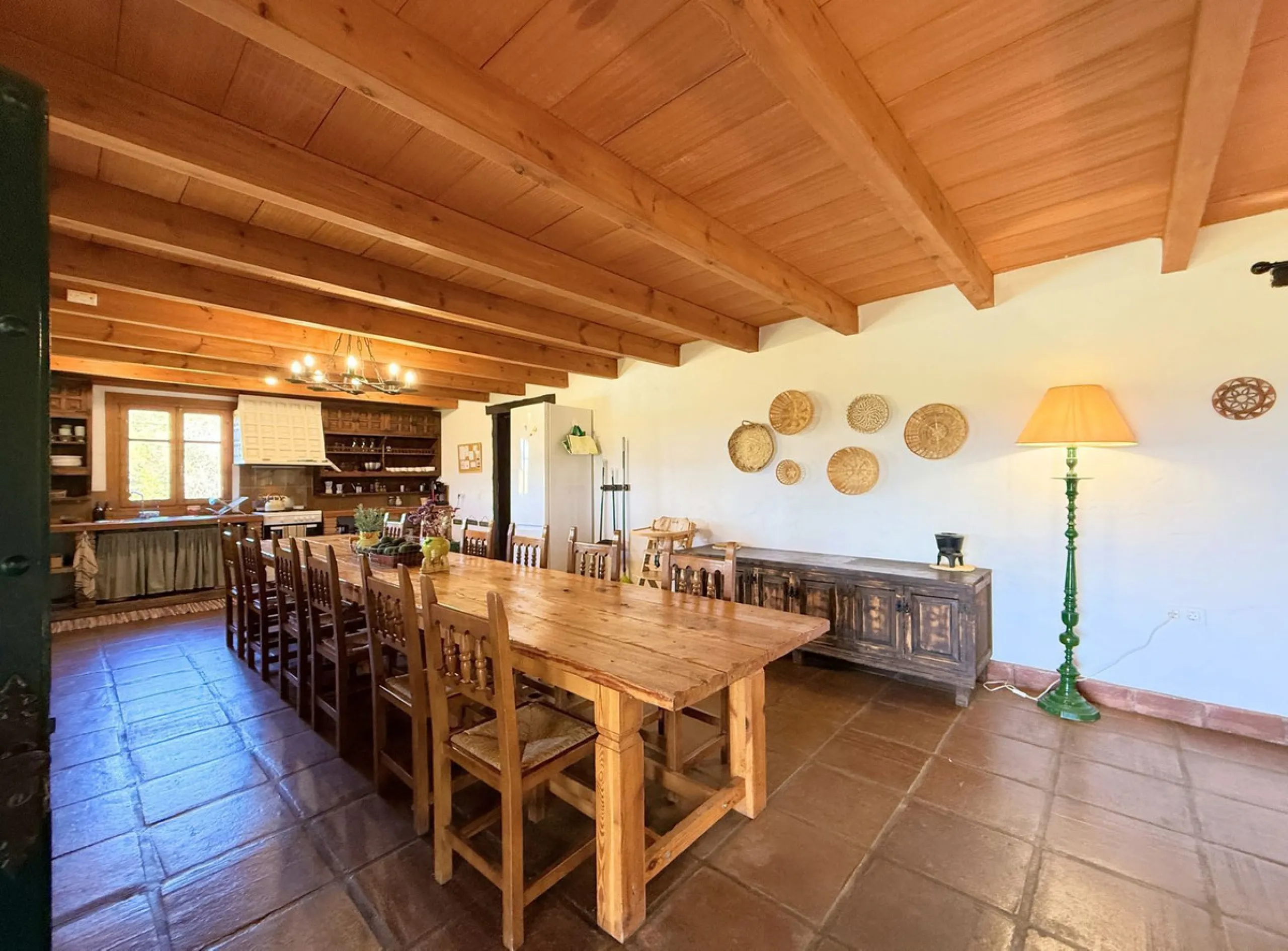 Commercial - Hotel в продаже в Casares, Málaga. В доме 8 спален и 6 ванных комнат. Площадь дома 559 м². Площадь участка 60000 м²