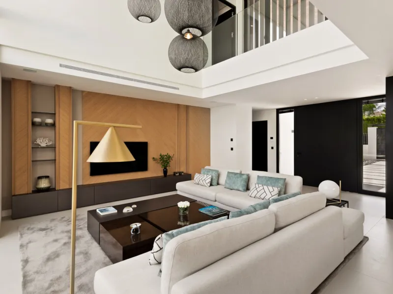 House - Detached Villa в продаже в Marbella, Málaga. В доме 5 спален и 7 ванных комнат. Площадь дома 586 м². Площадь участка 1200 м²