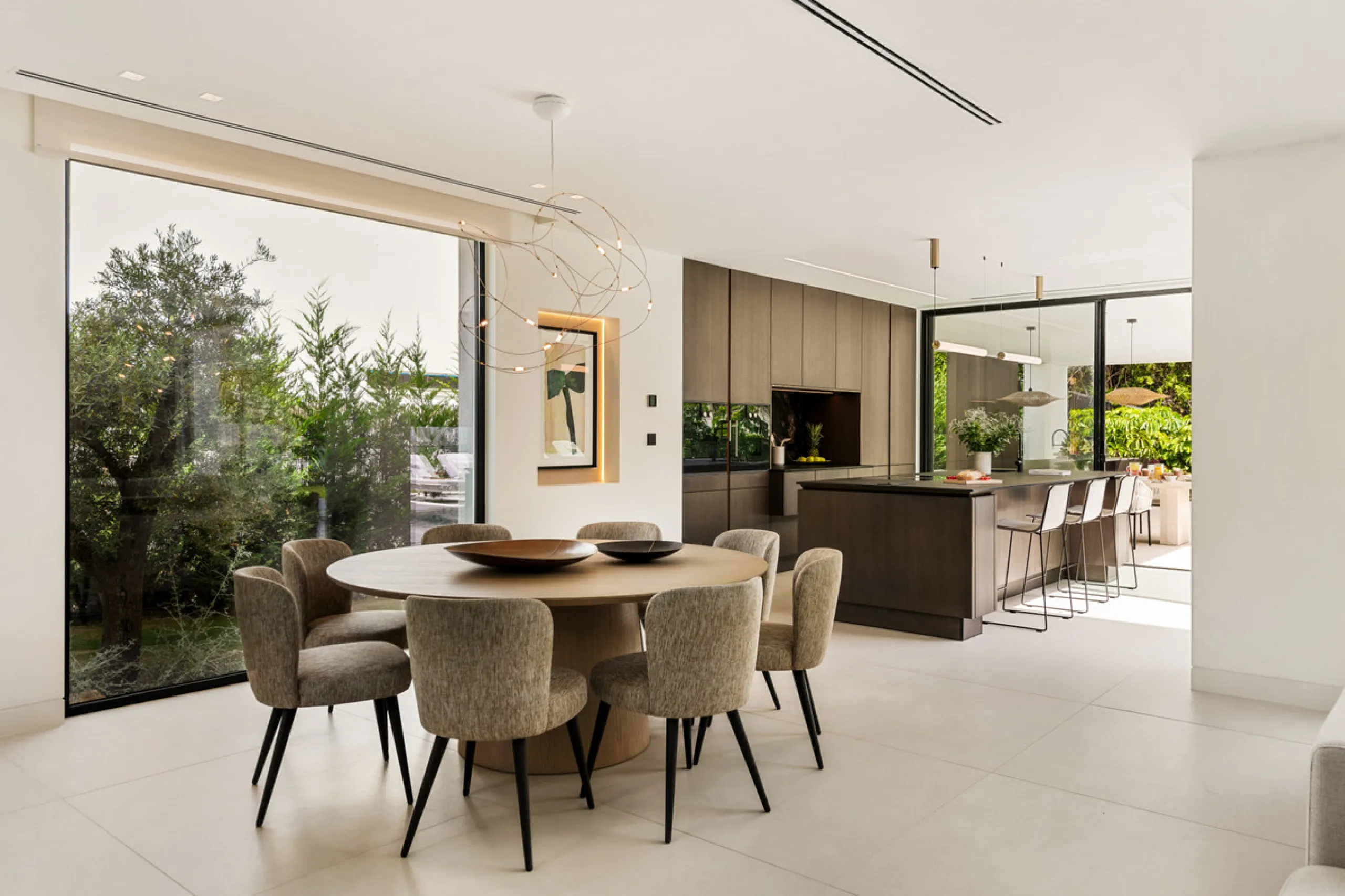 House - Detached Villa в продаже в Marbella, Málaga. В доме 5 спален и 7 ванных комнат. Площадь дома 586 м². Площадь участка 1200 м²