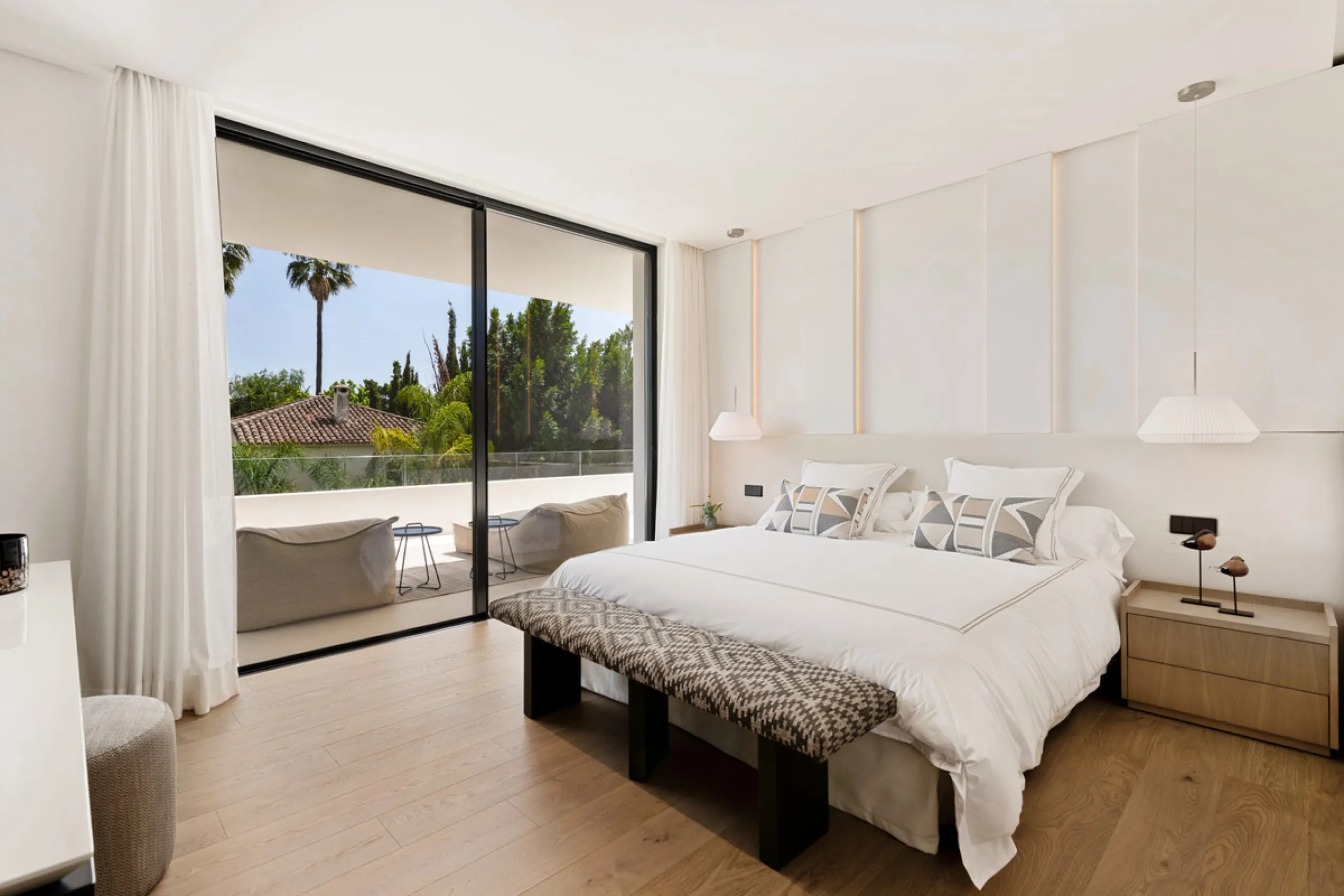 House - Detached Villa в продаже в Marbella, Málaga. В доме 5 спален и 7 ванных комнат. Площадь дома 586 м². Площадь участка 1200 м²