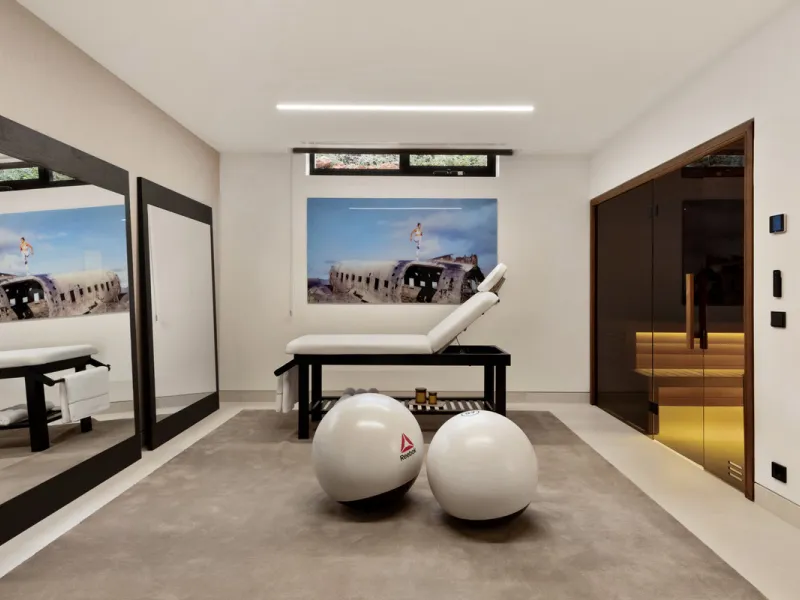 House - Detached Villa в продаже в Marbella, Málaga. В доме 5 спален и 7 ванных комнат. Площадь дома 586 м². Площадь участка 1200 м²