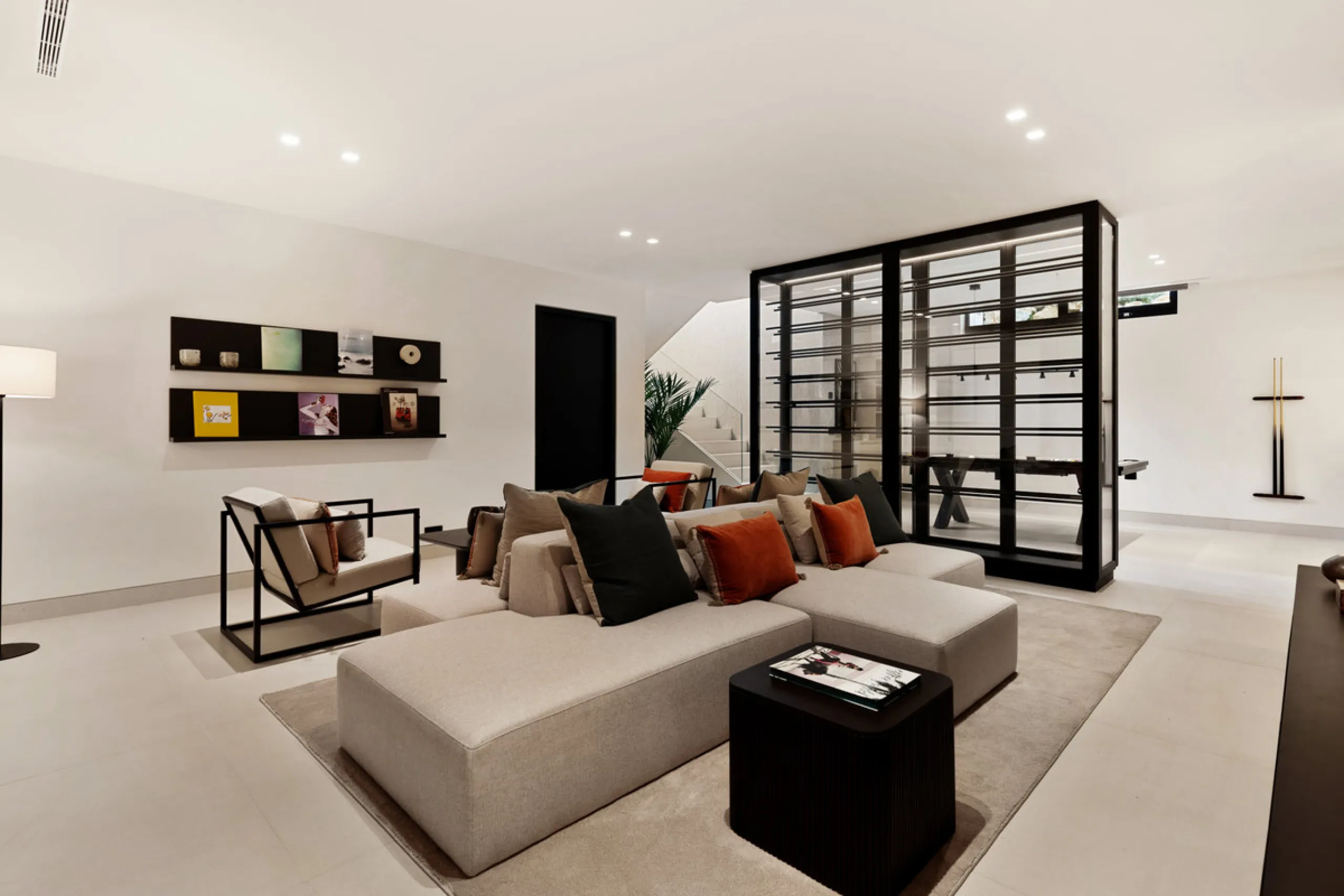 House - Detached Villa в продаже в Marbella, Málaga. В доме 5 спален и 7 ванных комнат. Площадь дома 586 м². Площадь участка 1200 м²