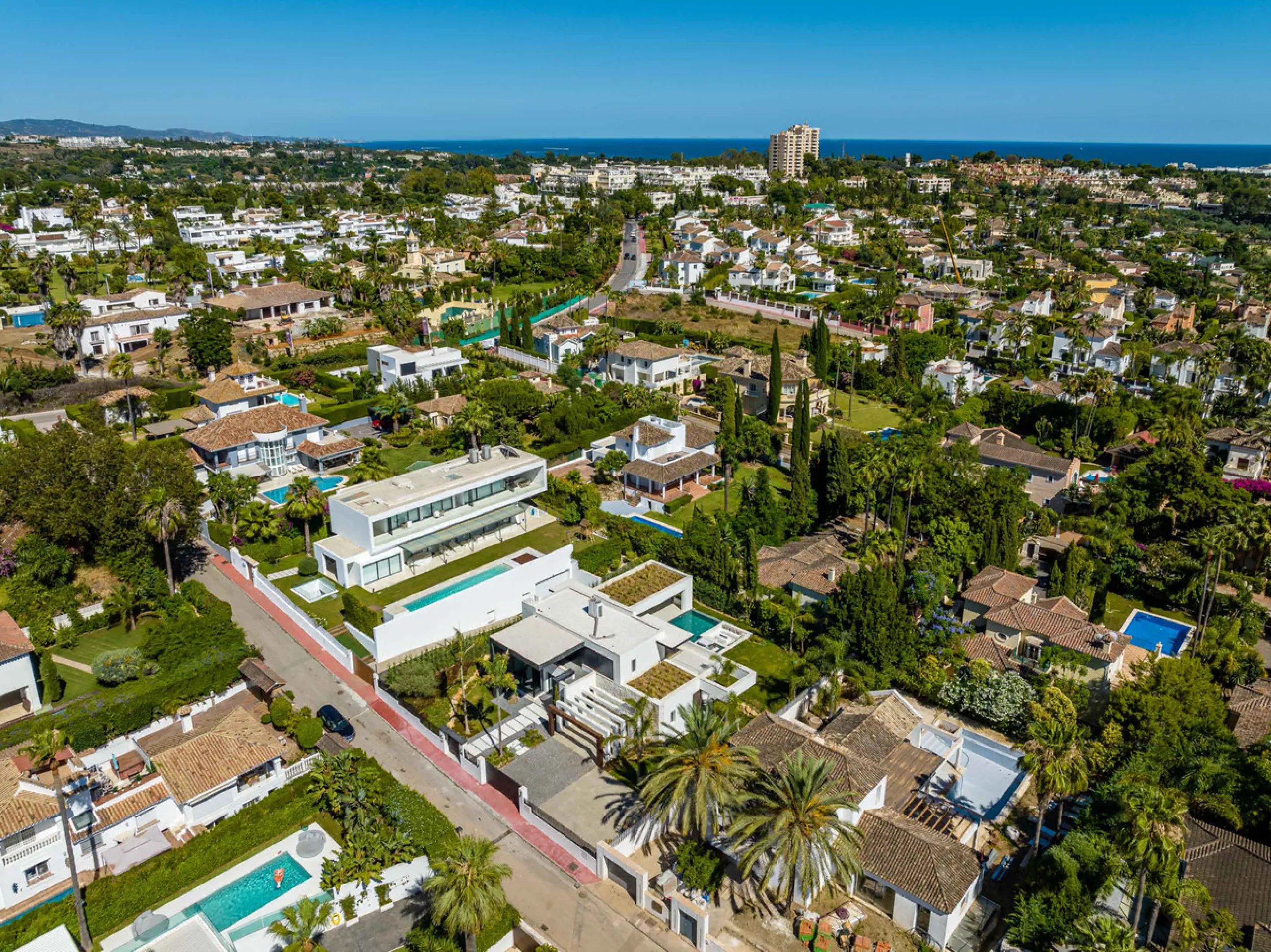 House - Detached Villa в продаже в Marbella, Málaga. В доме 5 спален и 7 ванных комнат. Площадь дома 586 м². Площадь участка 1200 м²