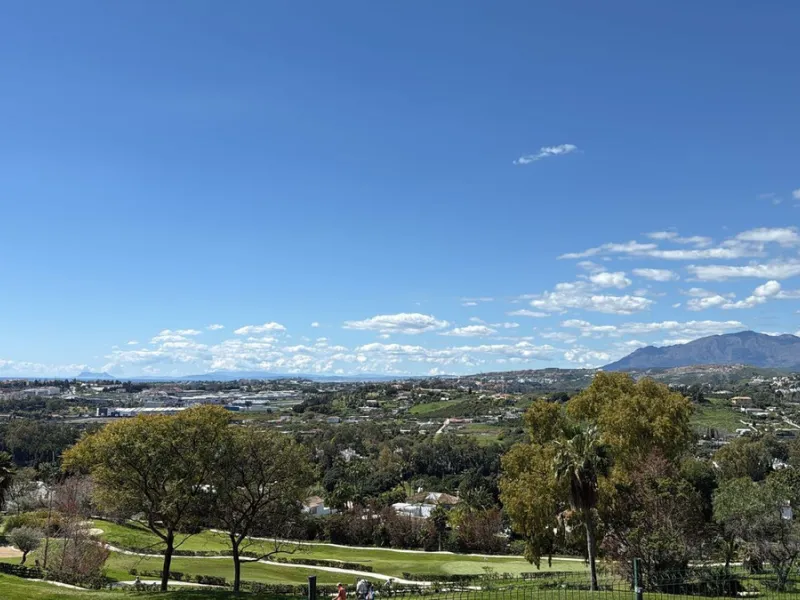 Apartment - Ground Floor Apartment в продаже в Marbella, Málaga. В доме 4 спален и 3 ванных комнат. Площадь дома 250 м². Площадь участка 186 м²
