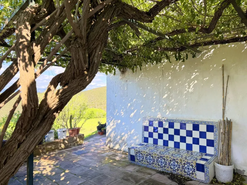 Commercial - Hotel в продаже в Casares, Málaga. В доме 8 спален и 6 ванных комнат. Площадь дома 559 м². Площадь участка 60000 м²