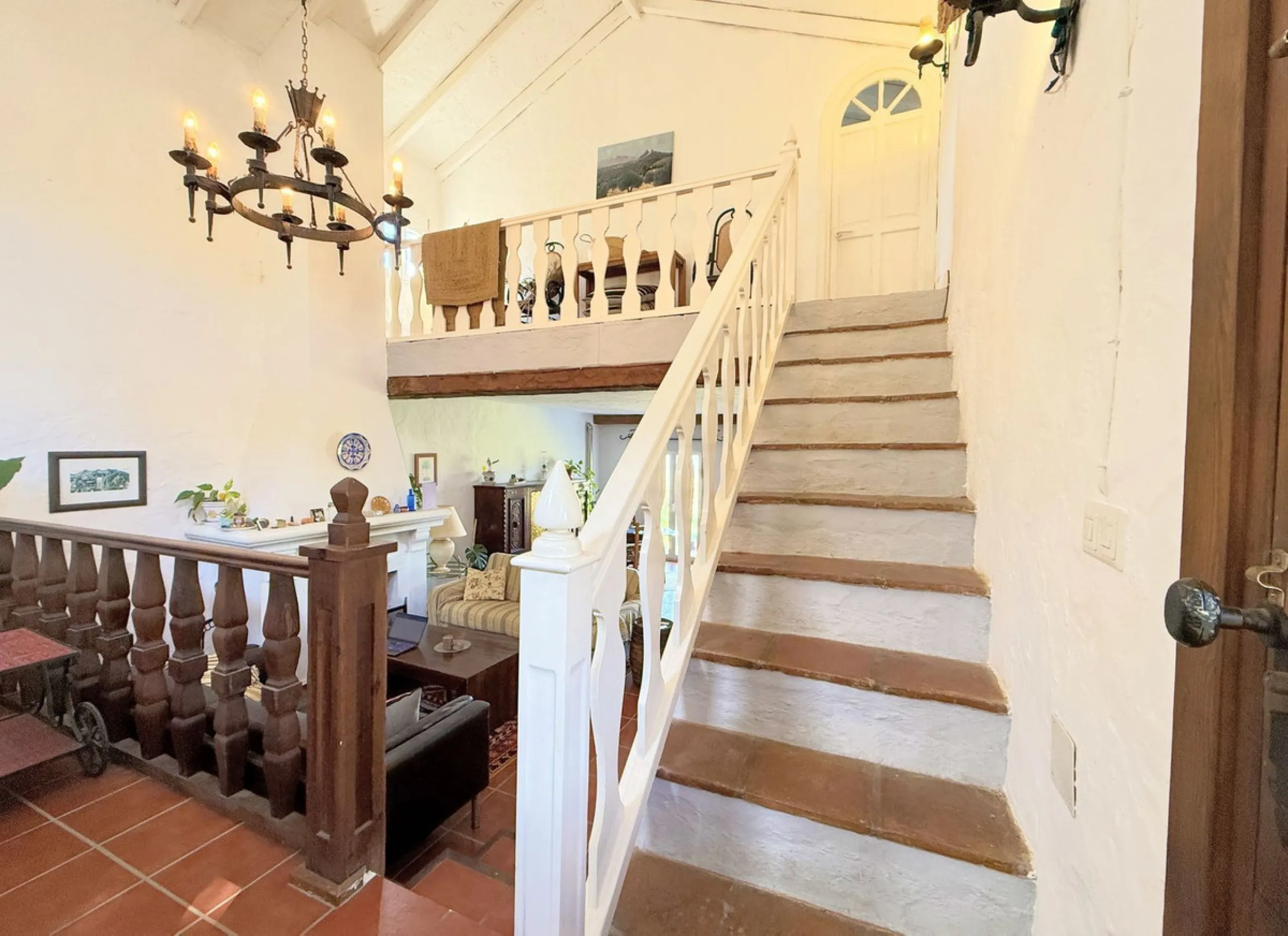 Commercial - Hotel в продаже в Casares, Málaga. В доме 8 спален и 6 ванных комнат. Площадь дома 559 м². Площадь участка 60000 м²
