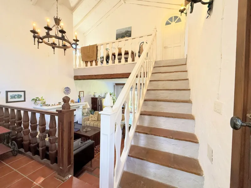Commercial - Hotel в продаже в Casares, Málaga. В доме 8 спален и 6 ванных комнат. Площадь дома 559 м². Площадь участка 60000 м²